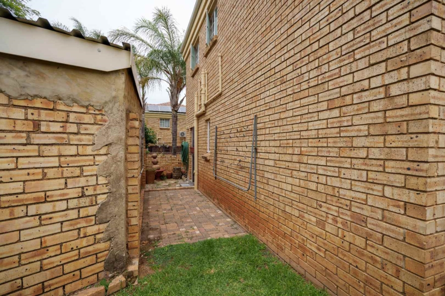 2 Bedroom Property for Sale in Honeydew Ridge Gauteng