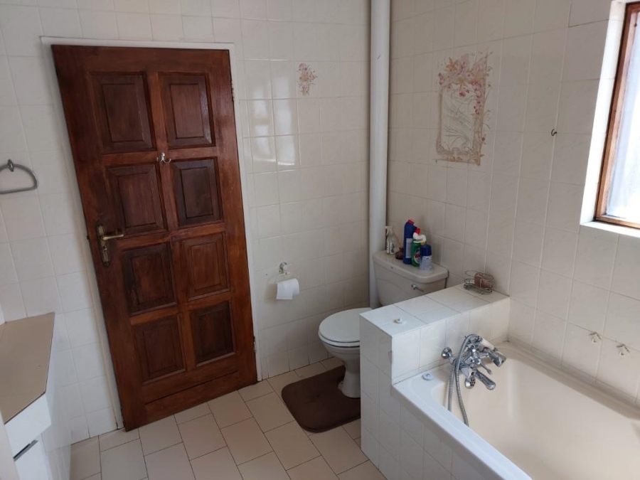 To Let 4 Bedroom Property for Rent in Woodmead Gauteng