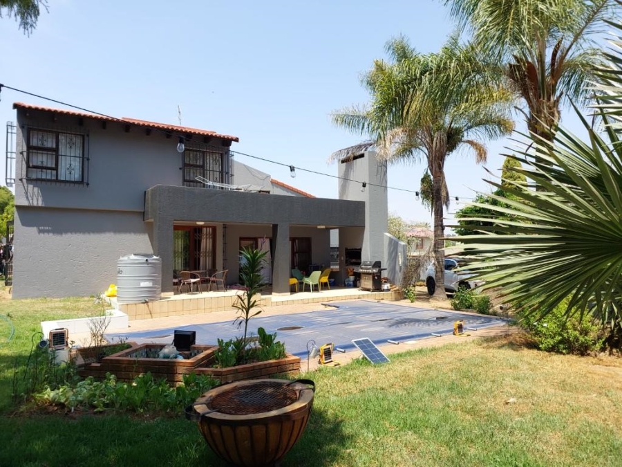 To Let 4 Bedroom Property for Rent in Woodmead Gauteng