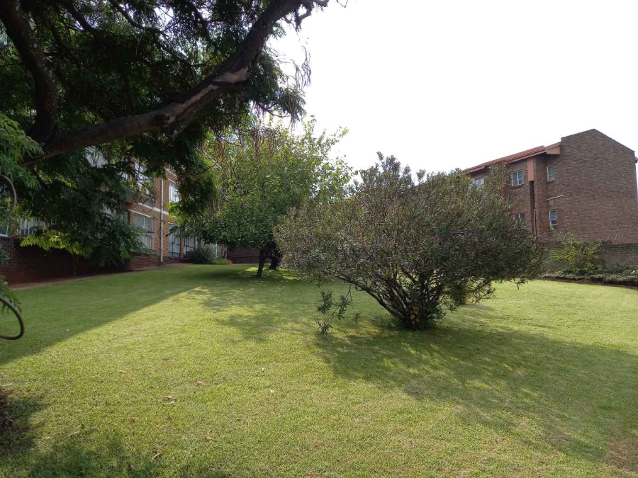 To Let 1 Bedroom Property for Rent in Kloofendal Gauteng