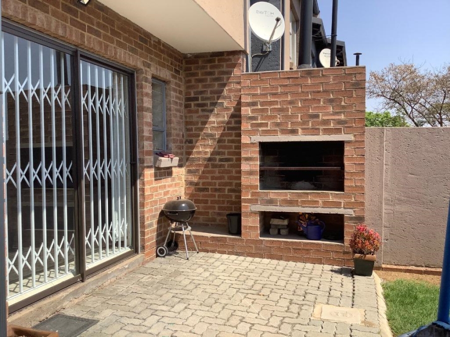 To Let 3 Bedroom Property for Rent in Ferndale Gauteng