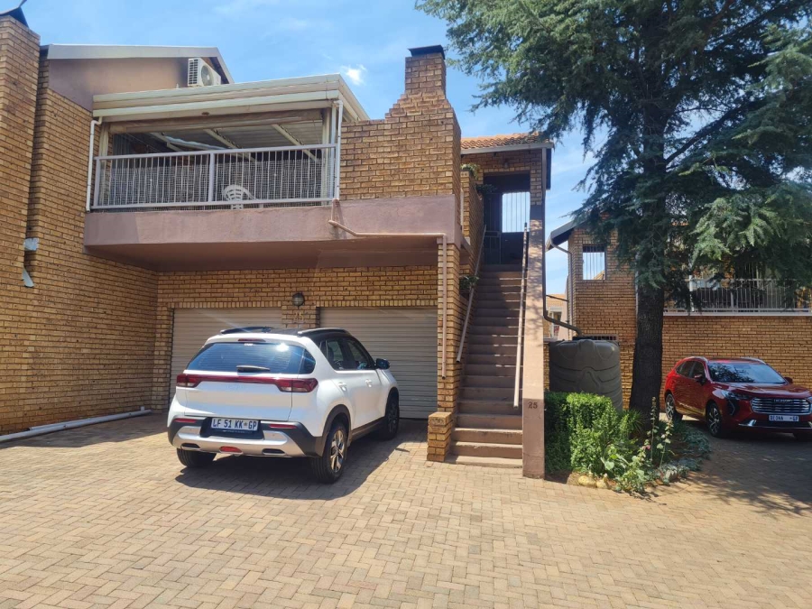 2 Bedroom Property for Sale in Eldoraigne Gauteng