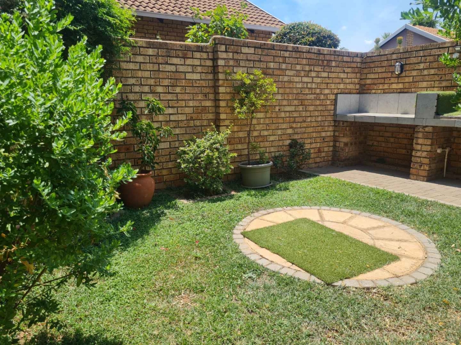 2 Bedroom Property for Sale in Eldoraigne Gauteng