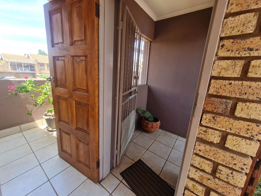 2 Bedroom Property for Sale in Eldoraigne Gauteng