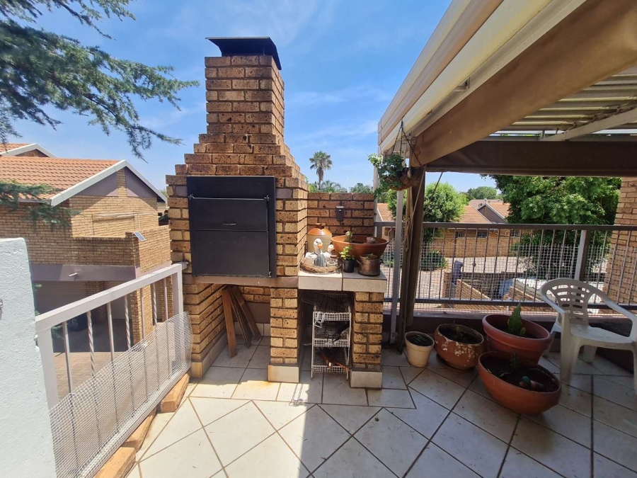 2 Bedroom Property for Sale in Eldoraigne Gauteng