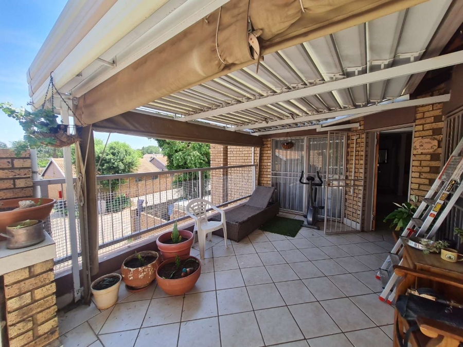 2 Bedroom Property for Sale in Eldoraigne Gauteng