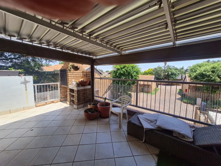 2 Bedroom Property for Sale in Eldoraigne Gauteng