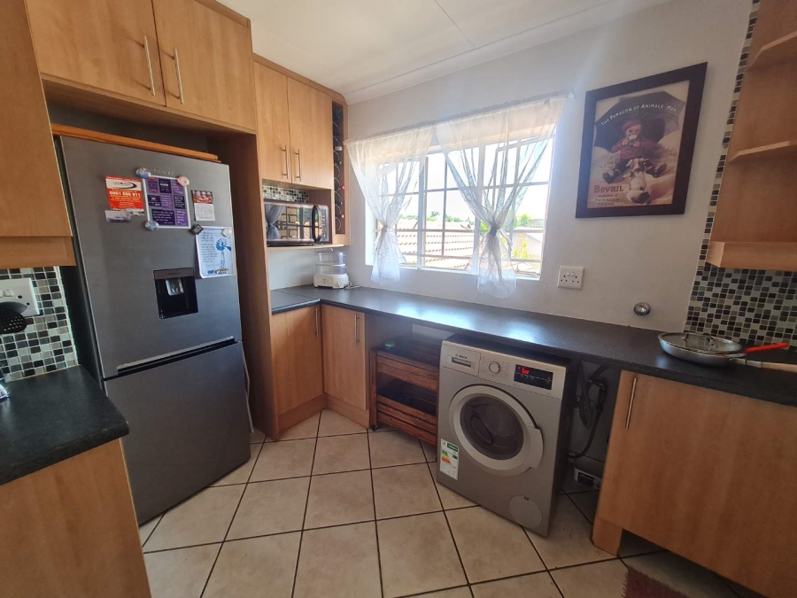 2 Bedroom Property for Sale in Eldoraigne Gauteng