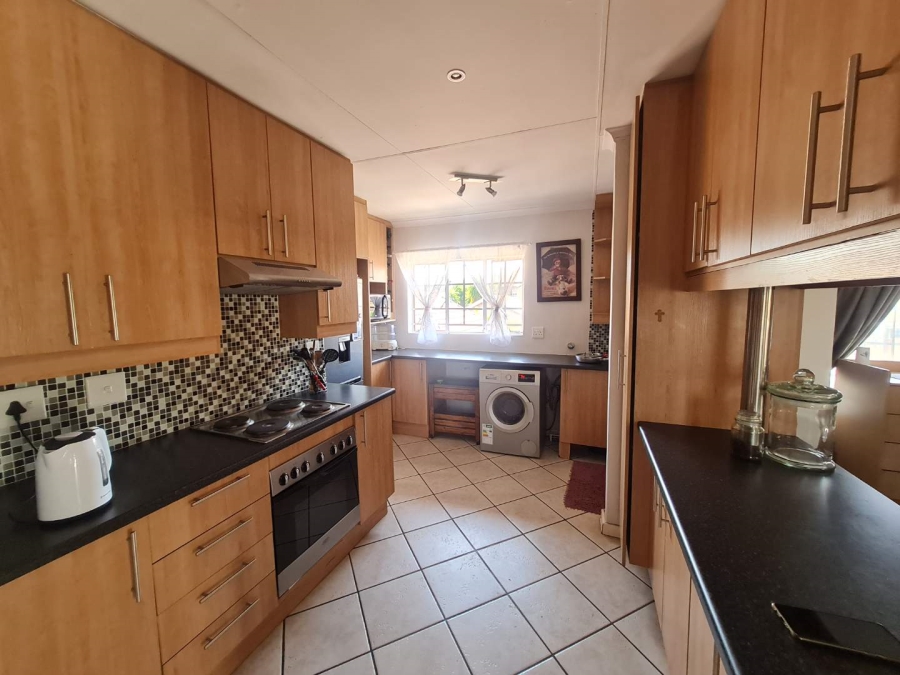 2 Bedroom Property for Sale in Eldoraigne Gauteng