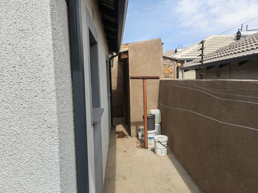 3 Bedroom Property for Sale in Clayville Gauteng