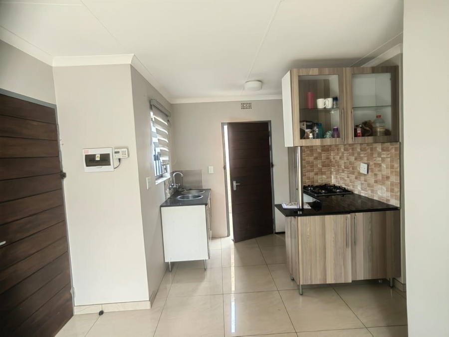 3 Bedroom Property for Sale in Clayville Gauteng