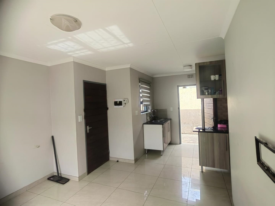 3 Bedroom Property for Sale in Clayville Gauteng