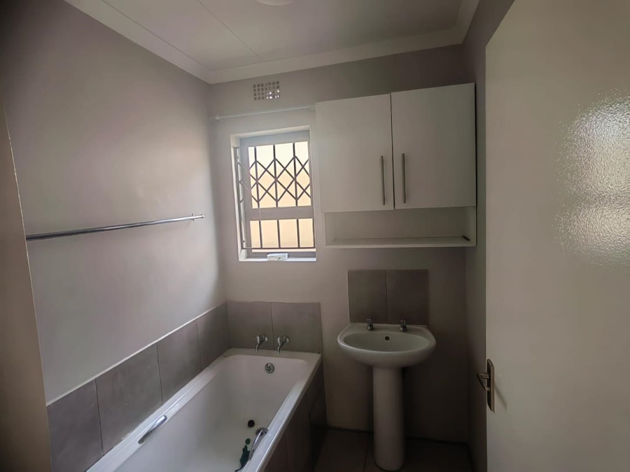 3 Bedroom Property for Sale in Clayville Gauteng