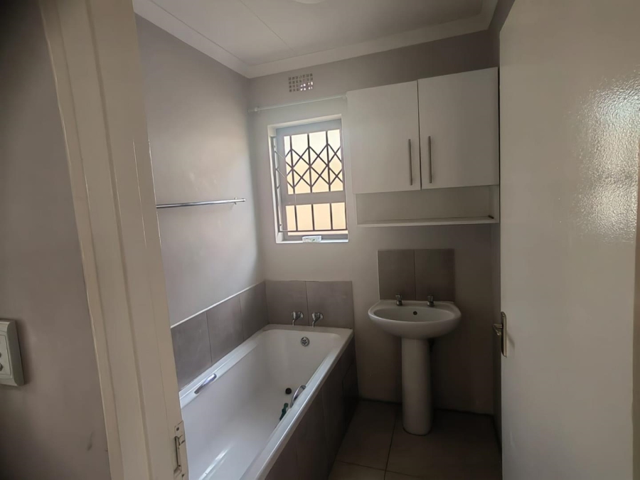 3 Bedroom Property for Sale in Clayville Gauteng