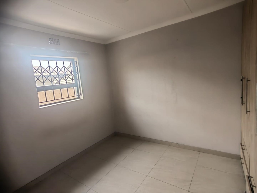 3 Bedroom Property for Sale in Clayville Gauteng