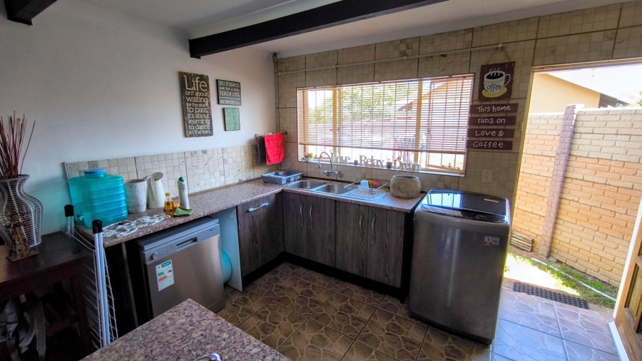 3 Bedroom Property for Sale in Albertsdal Gauteng