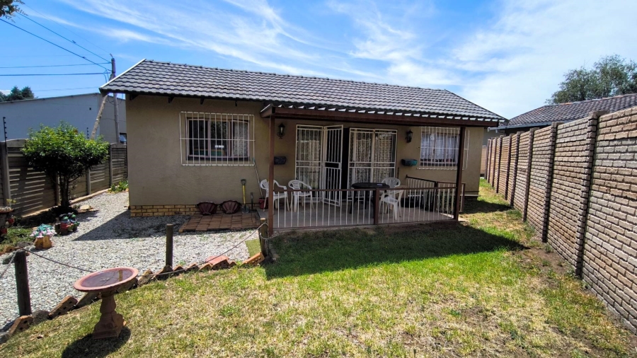 3 Bedroom Property for Sale in Albertsdal Gauteng