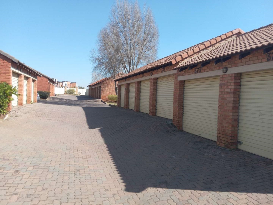 2 Bedroom Property for Sale in Noordwyk Gauteng