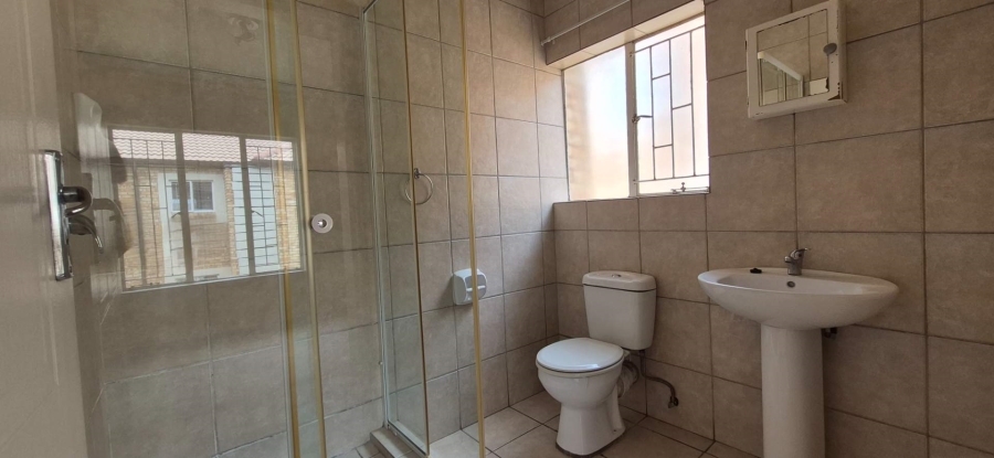 To Let 2 Bedroom Property for Rent in North Riding Gauteng