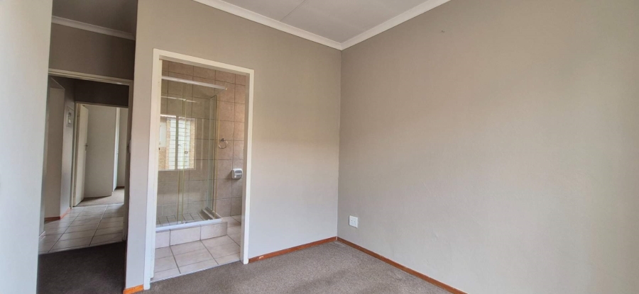 To Let 2 Bedroom Property for Rent in North Riding Gauteng