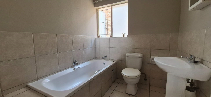 To Let 2 Bedroom Property for Rent in North Riding Gauteng