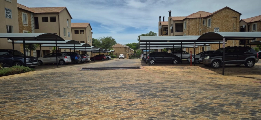 To Let 2 Bedroom Property for Rent in North Riding Gauteng