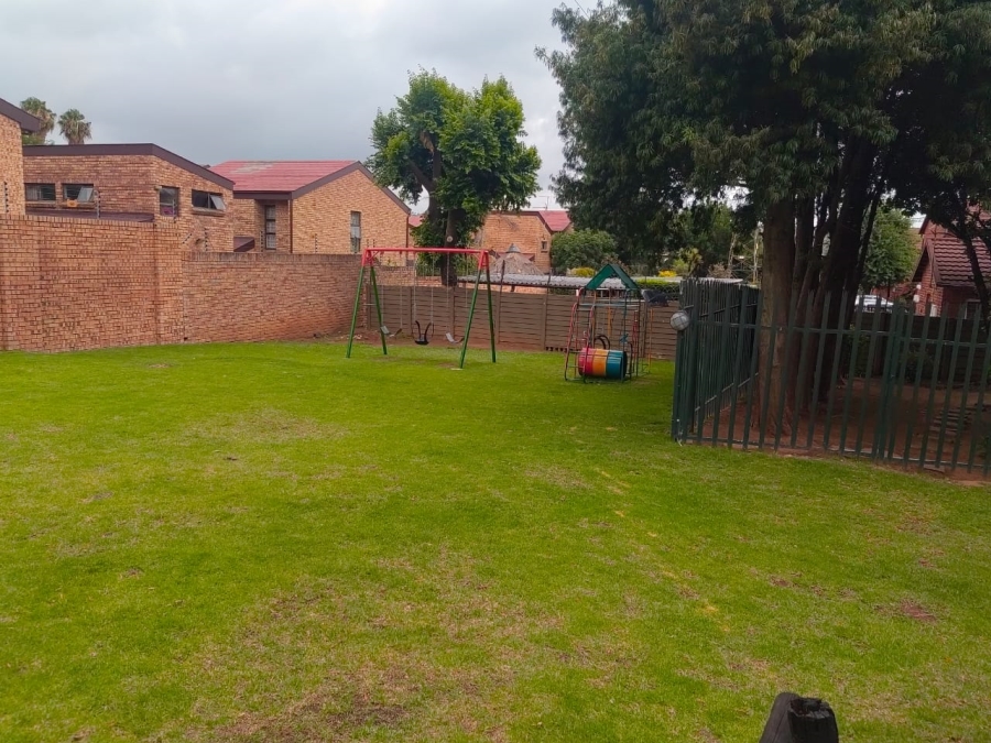 To Let 2 Bedroom Property for Rent in Bedfordview Gauteng