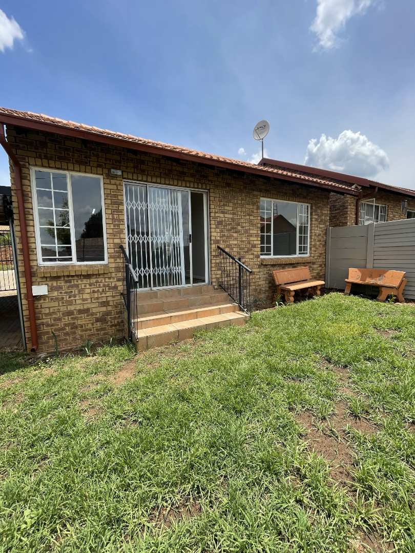 To Let 2 Bedroom Property for Rent in Garsfontein Gauteng