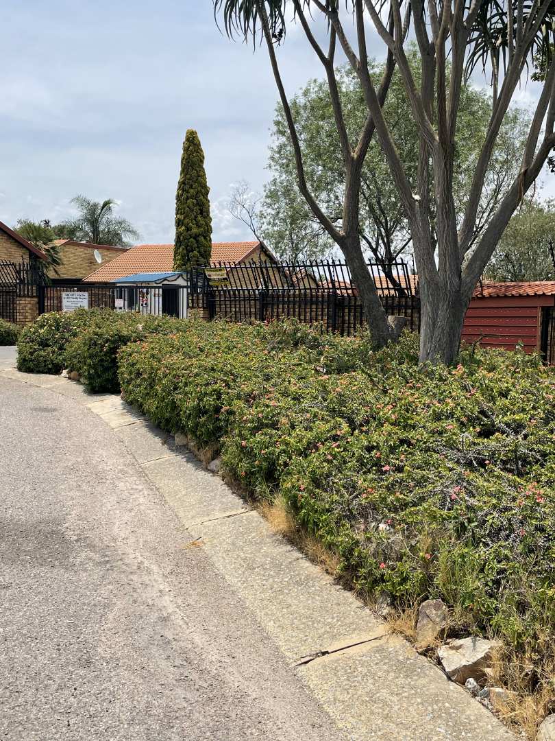 To Let 2 Bedroom Property for Rent in Garsfontein Gauteng