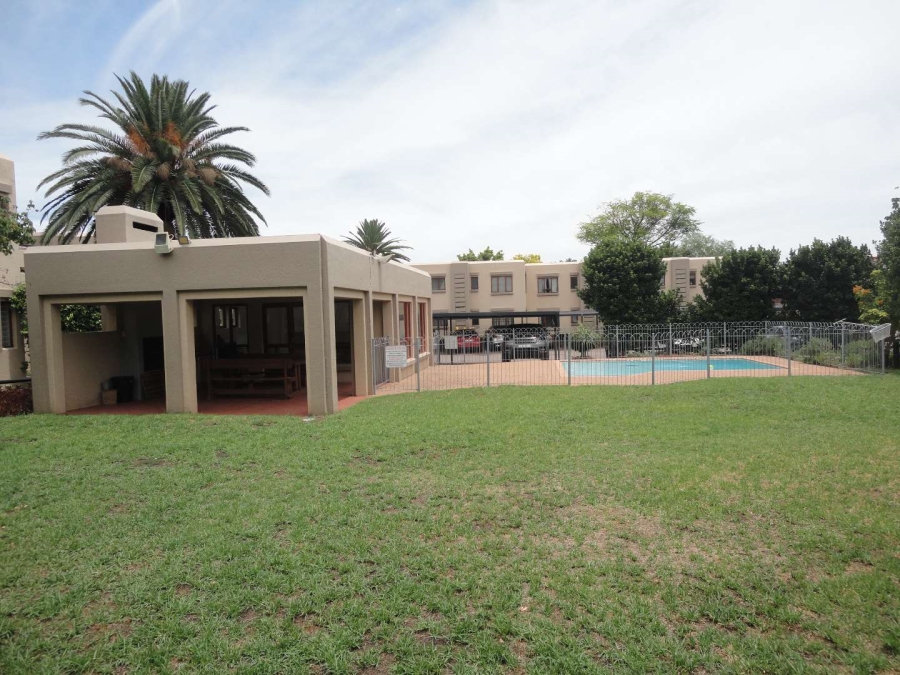 2 Bedroom Property for Sale in Magaliessig Gauteng