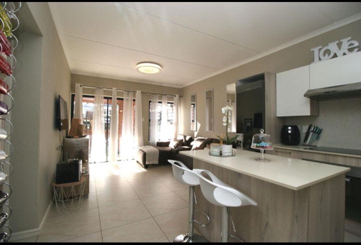 1 Bedroom Property for Sale in Noordhang Gauteng