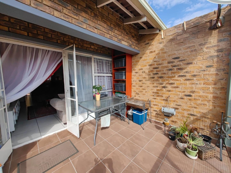 To Let 2 Bedroom Property for Rent in Ravenswood Gauteng