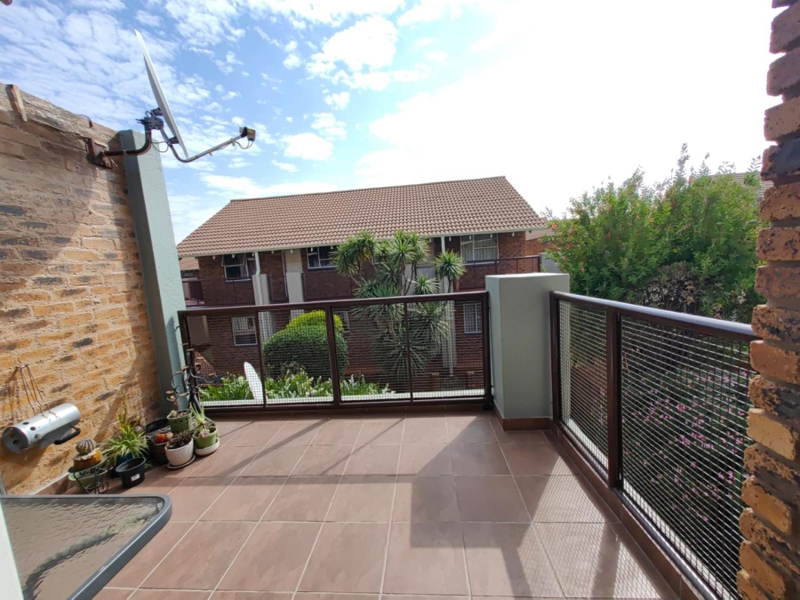 To Let 2 Bedroom Property for Rent in Ravenswood Gauteng