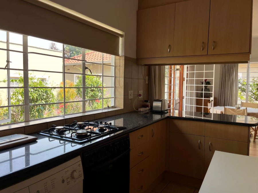 To Let 2 Bedroom Property for Rent in Emmarentia Gauteng