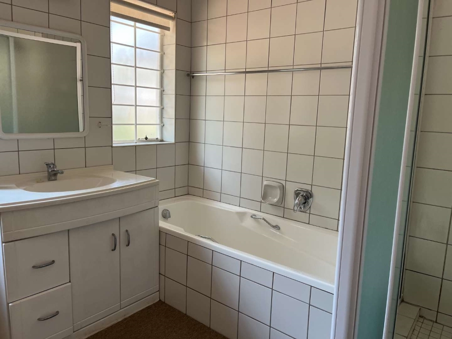 To Let 2 Bedroom Property for Rent in Emmarentia Gauteng