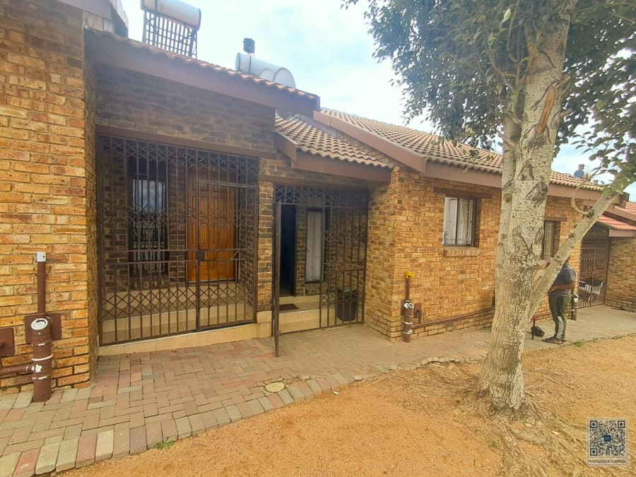 2 Bedroom Property for Sale in Olievenhoutbosch Gauteng