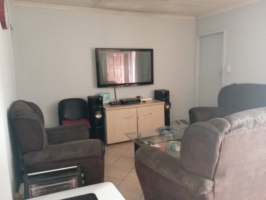 2 Bedroom Property for Sale in Olievenhoutbosch Gauteng