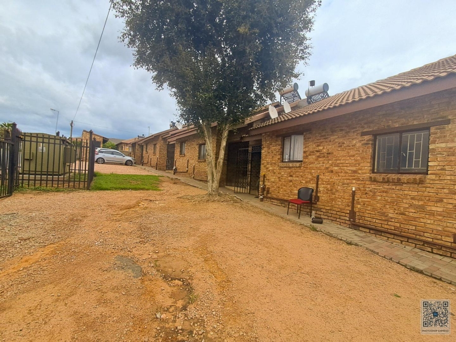 2 Bedroom Property for Sale in Olievenhoutbosch Gauteng