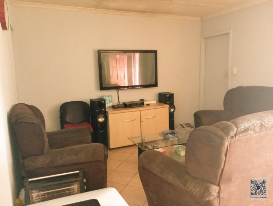 2 Bedroom Property for Sale in Olievenhoutbosch Gauteng