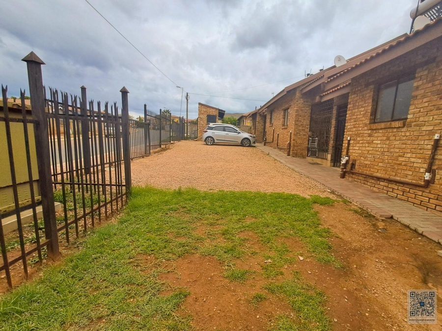 2 Bedroom Property for Sale in Olievenhoutbosch Gauteng