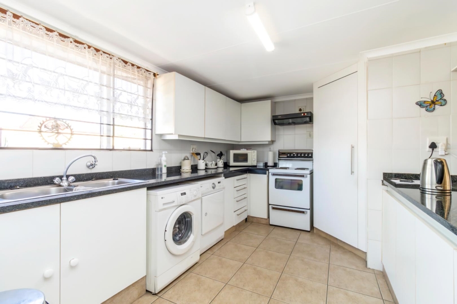 1 Bedroom Property for Sale in Sonneglans Gauteng