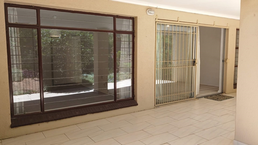 2 Bedroom Property for Sale in Sonneglans Gauteng