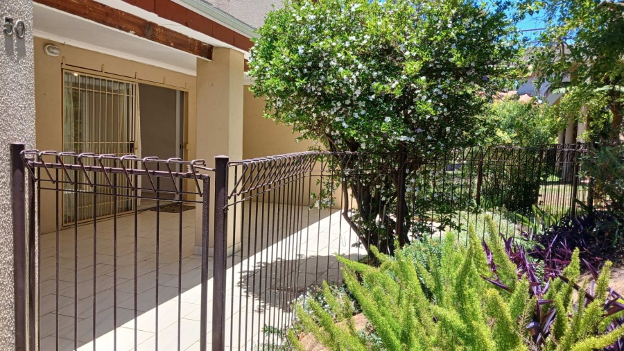 2 Bedroom Property for Sale in Sonneglans Gauteng