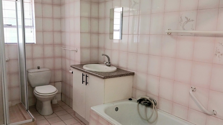 2 Bedroom Property for Sale in Sonneglans Gauteng