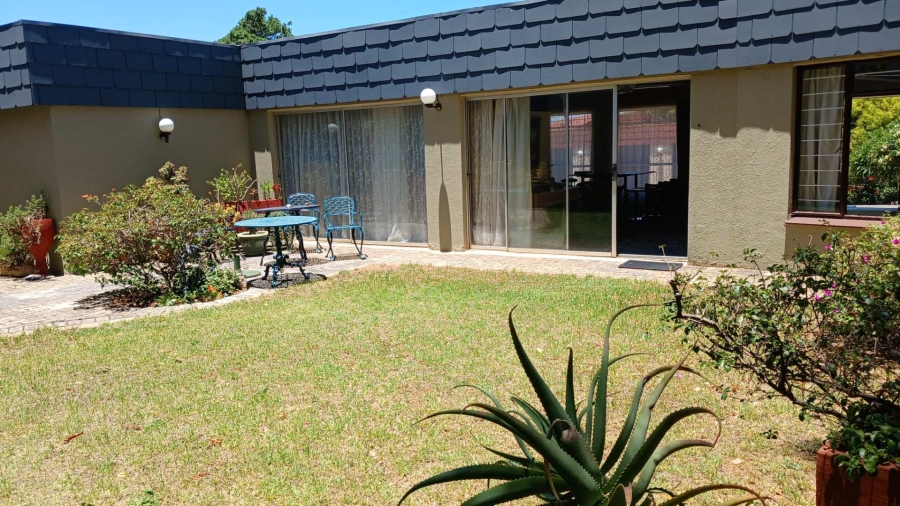 2 Bedroom Property for Sale in Sonneglans Gauteng