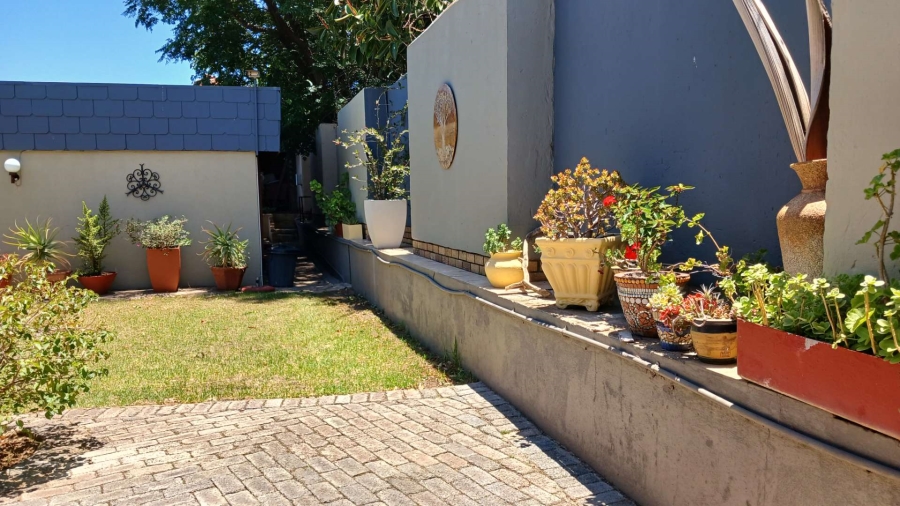 2 Bedroom Property for Sale in Sonneglans Gauteng