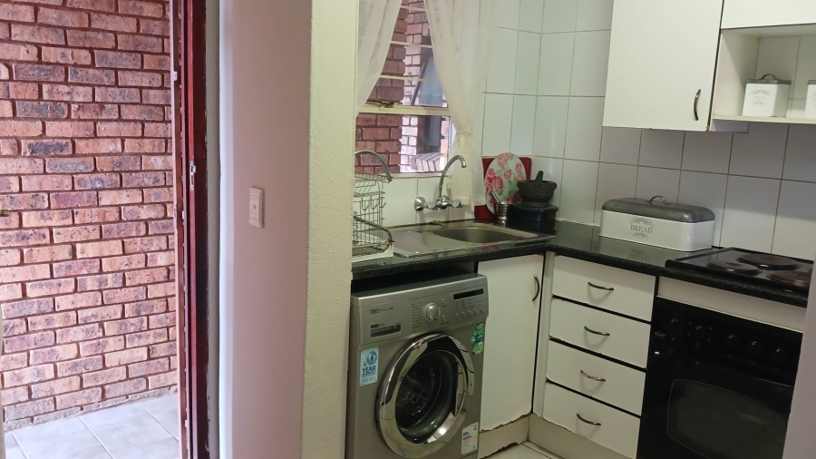 1 Bedroom Property for Sale in Linden Gauteng