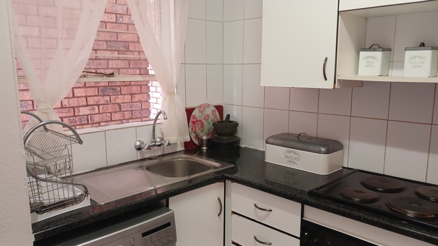 1 Bedroom Property for Sale in Linden Gauteng