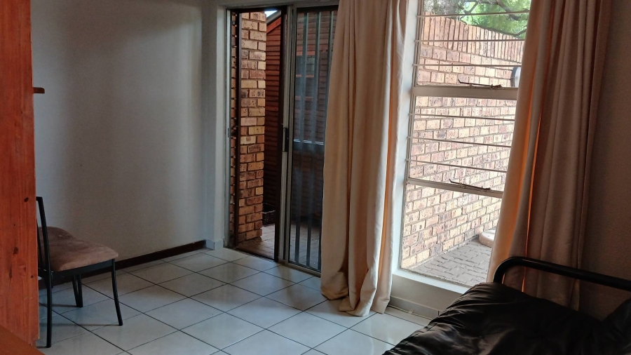 1 Bedroom Property for Sale in Linden Gauteng