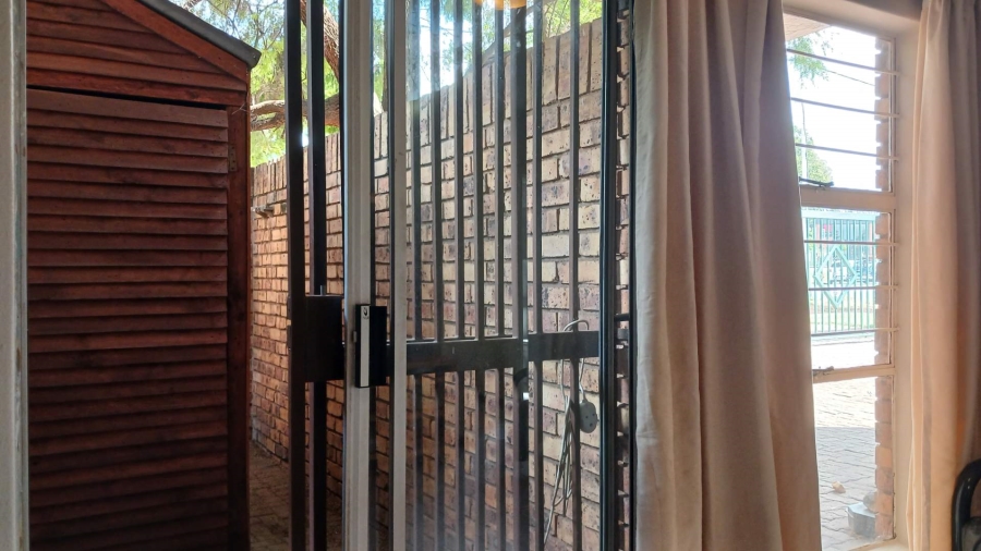 1 Bedroom Property for Sale in Linden Gauteng